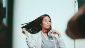 Descubra a Nutrição Capilar de Dentro para Fora no Laces and Hair. Transforme seus fios com saúde integral, alimentação consciente e cuidados sustentáveis para beleza duradoura.