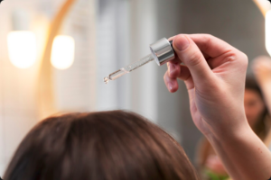 Descubra os neurocosméticos capilares naturais do Laces. Una ciência e fitoquímica em rituais sensoriais que promovem bem-estar e a saúde profunda dos fios.