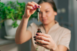 Desvende como os terpenos em óleos essenciais capilares revitalizam seus fios no Laces. Conheça a ciência por trás da beleza natural.