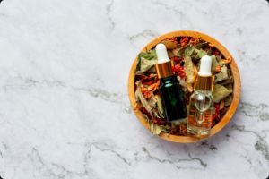 Desvende como os terpenos em óleos essenciais capilares revitalizam seus fios no Laces. Conheça a ciência por trás da beleza natural.