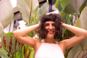 Descubra a filosofia Slow Beauty Capilar Laces: um cuidado consciente que nutre seus fios, corpo e mente com ingredientes orgânicos e rituais de bem-estar. Transforme sua rotina!