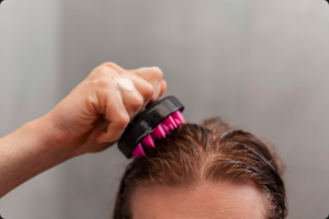 Descubra o Microbioma Capilar Saudável! Entenda sua função vital, como os produtos Laces o nutrem e dicas para cabelos vibrantes.