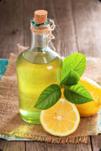 Descubra o poder dos Terpenos em Óleos Essenciais Capilares. No Laces, revelamos a química natural para revitalizar seus fios, proporcionando saúde e brilho.
