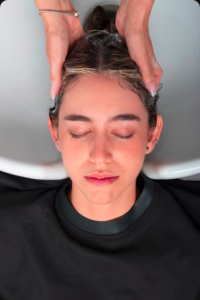 Maximize a saúde capilar com Biohacking Capilar Natural da Laces and Hair. Descubra tratamentos, produtos orgânicos e a ciência da natureza para fios fortes e vibrantes.