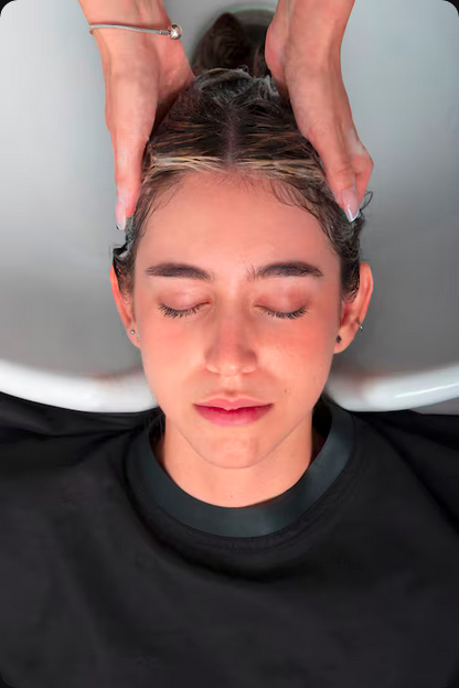 Maximize a saúde capilar com Biohacking Capilar Natural da Laces and Hair. Descubra tratamentos, produtos orgânicos e a ciência da natureza para fios fortes e vibrantes.